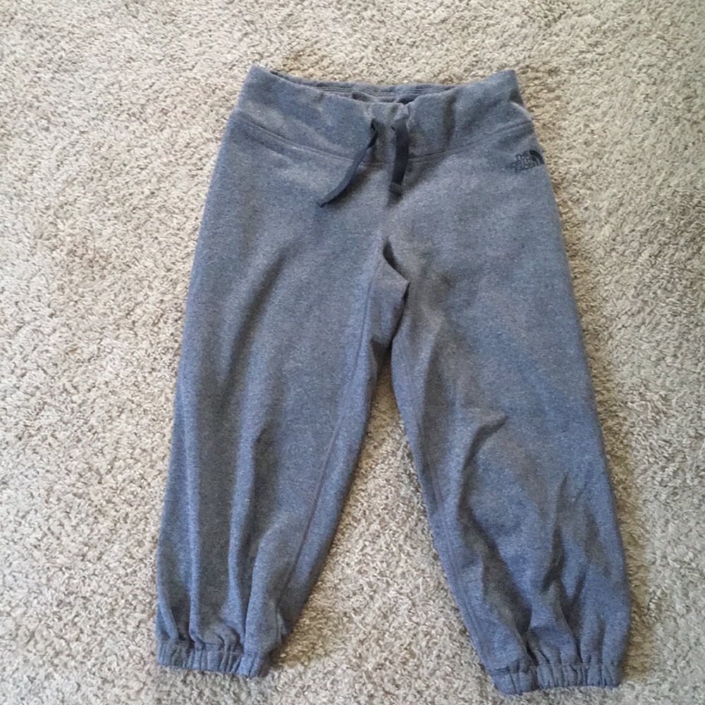 NWOT//THE NORTH FACE CAPRI SWEATPANTS